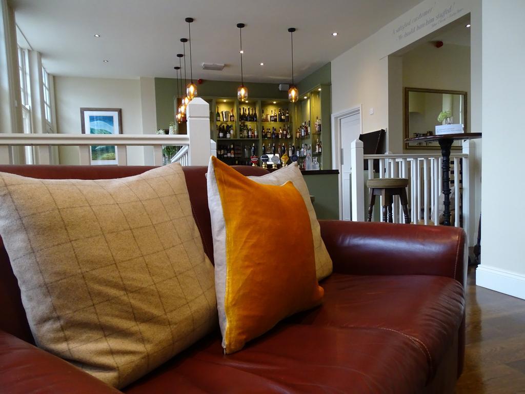 Oyo White Horse Hotel Storrington المظهر الخارجي الصورة